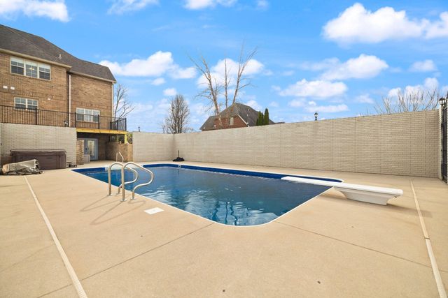 207 Lake Cliff Drive, Somerset, KY 42503