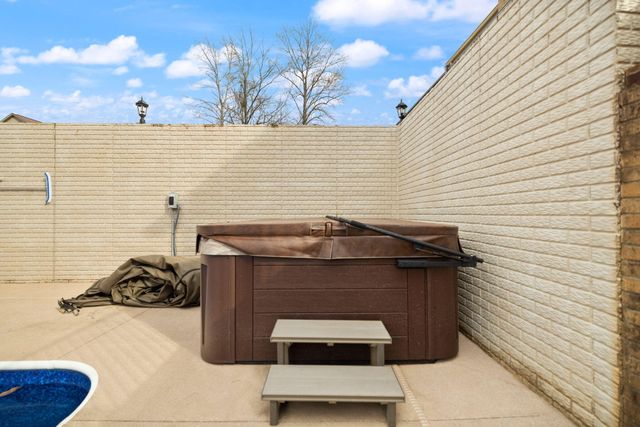 207 Lake Cliff Drive, Somerset, KY 42503