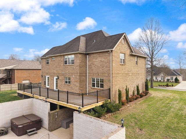 207 Lake Cliff Drive, Somerset, KY 42503