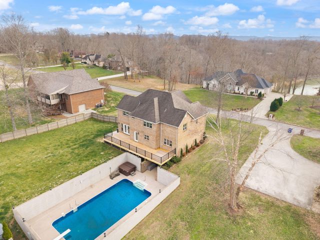 207 Lake Cliff Drive, Somerset, KY 42503
