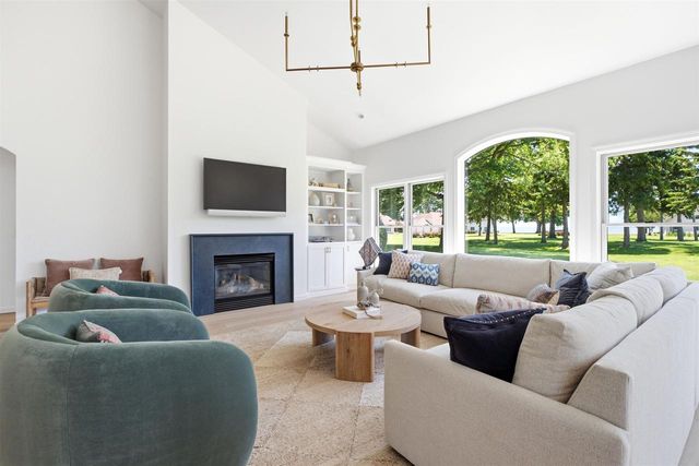 935 BRIGHTON DRIVE, Menasha, WI 54952