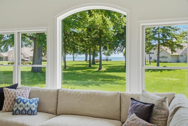 935 BRIGHTON DRIVE, Menasha, WI 54952