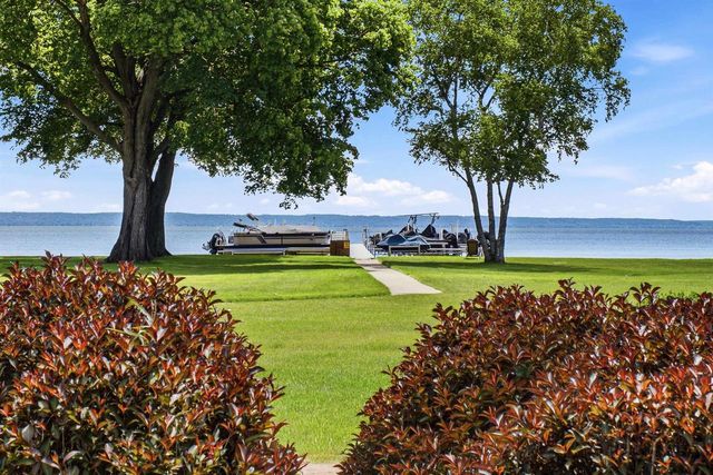 935 BRIGHTON DRIVE, Menasha, WI 54952