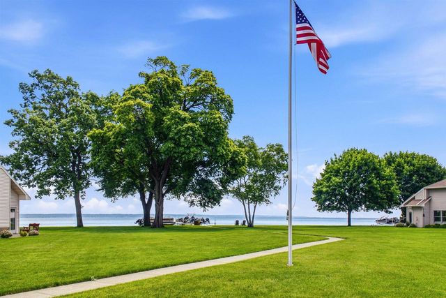 935 BRIGHTON DRIVE, Menasha, WI 54952
