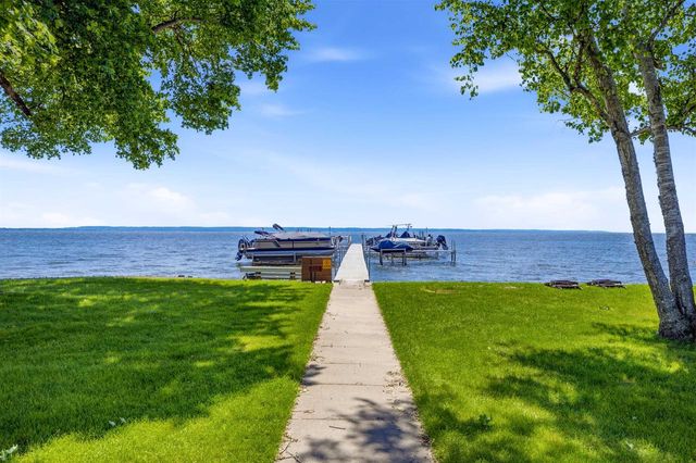 935 BRIGHTON DRIVE, Menasha, WI 54952
