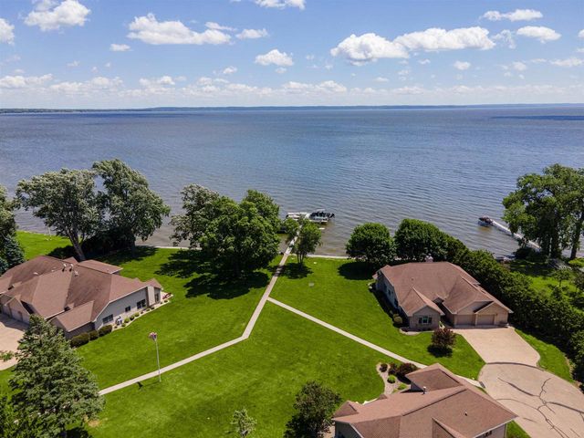 935 BRIGHTON DRIVE, Menasha, WI 54952