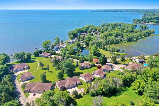 935 BRIGHTON DRIVE, Menasha, WI 54952