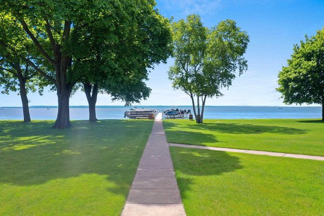 935 BRIGHTON DRIVE, Menasha, WI 54952