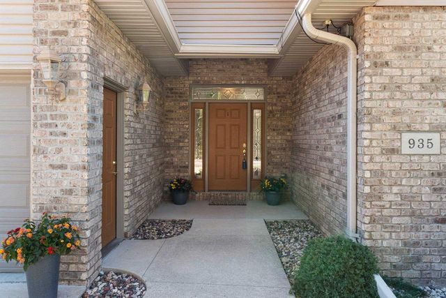 935 BRIGHTON DRIVE, Menasha, WI 54952