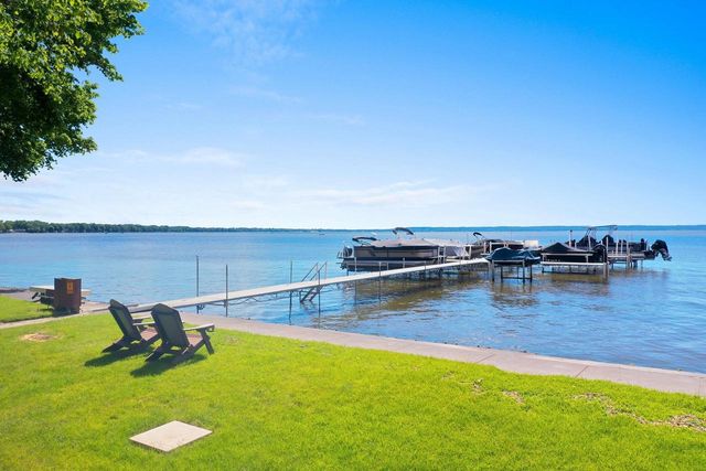 935 BRIGHTON DRIVE, Menasha, WI 54952