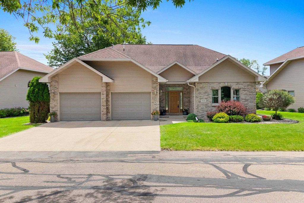 935 BRIGHTON DRIVE, Menasha, WI 54952
