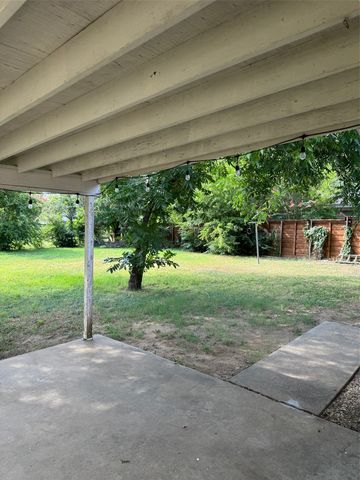 1004 Oakwood Drive, Euless, TX 76040