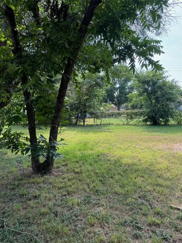 1004 Oakwood Drive, Euless, TX 76040