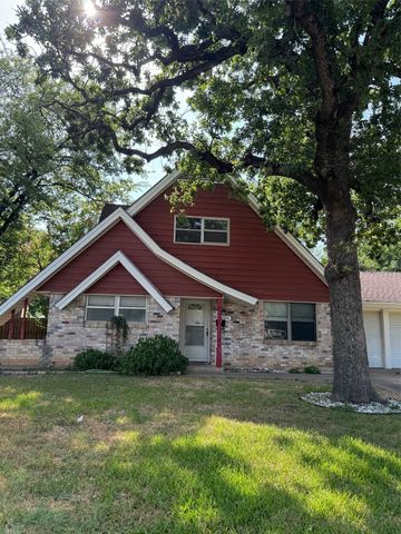 1004 Oakwood Drive, Euless, TX 76040