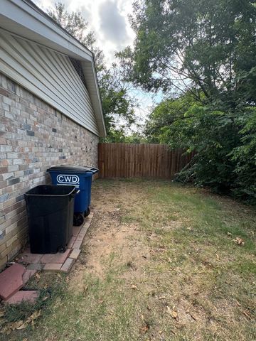 1004 Oakwood Drive, Euless, TX 76040