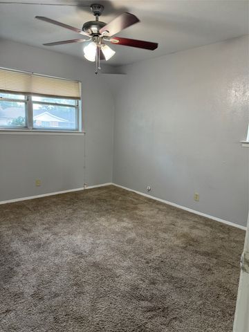 1004 Oakwood Drive, Euless, TX 76040