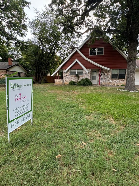 1004 Oakwood Drive, Euless, TX 76040