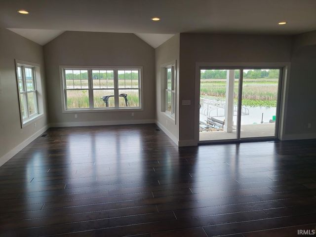 1422 S Harkless Drive A, Syracuse, IN 46567