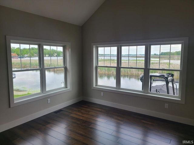 1422 S Harkless Drive A, Syracuse, IN 46567
