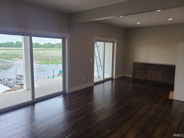 1422 S Harkless Drive A, Syracuse, IN 46567