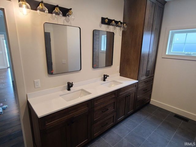 1422 S Harkless Drive A, Syracuse, IN 46567