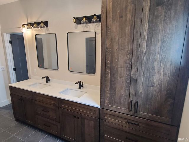 1422 S Harkless Drive A, Syracuse, IN 46567