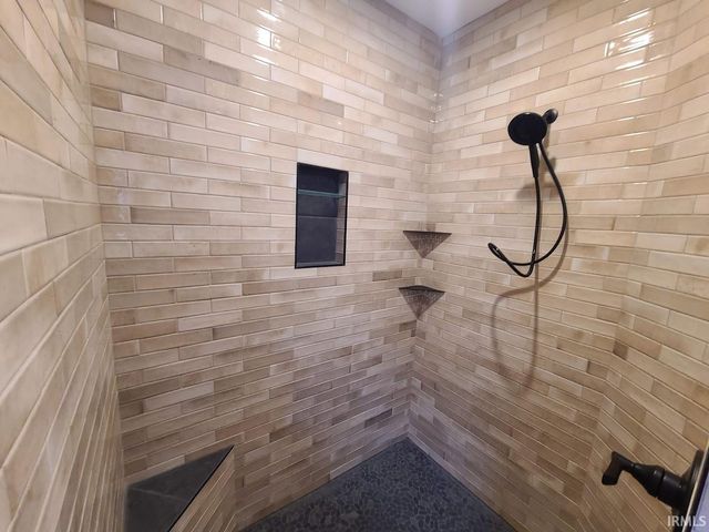 1422 S Harkless Drive A, Syracuse, IN 46567