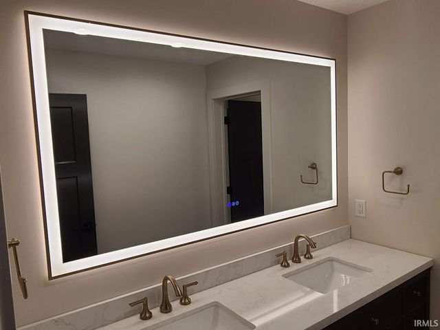 1422 S Harkless Drive A, Syracuse, IN 46567