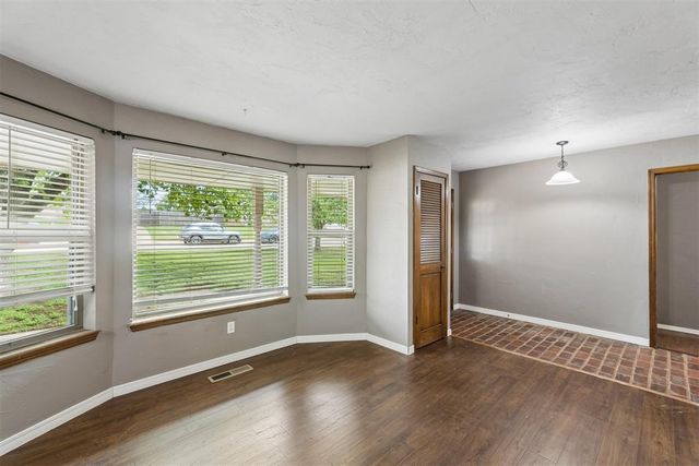 912 E 10th Street, Edmond, OK 73034