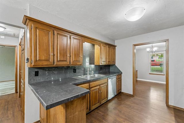 912 E 10th Street, Edmond, OK 73034