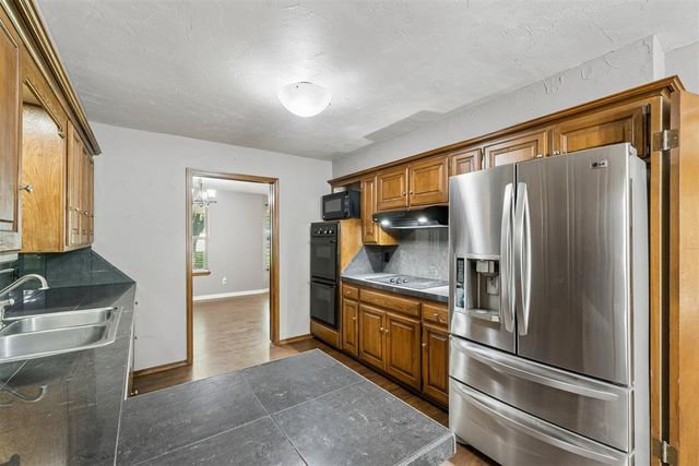 912 E 10th Street, Edmond, OK 73034