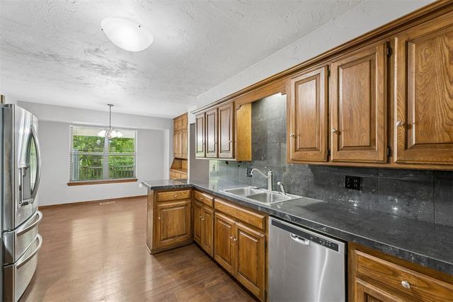 912 E 10th Street, Edmond, OK 73034