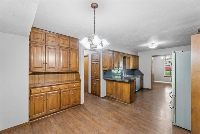 912 E 10th Street, Edmond, OK 73034