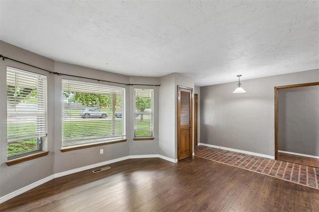912 E 10th Street, Edmond, OK 73034