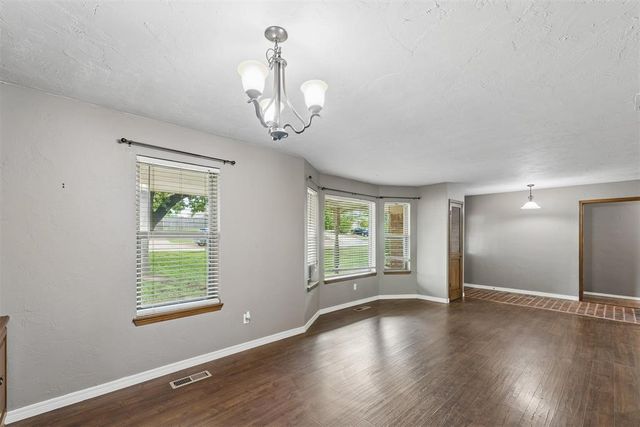 912 E 10th Street, Edmond, OK 73034