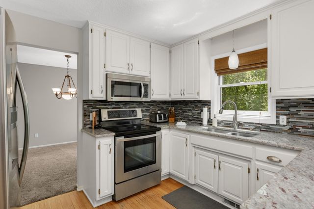 26165 Oak Leaf Trail, Excelsior, MN 55331