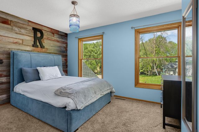 26165 Oak Leaf Trail, Excelsior, MN 55331
