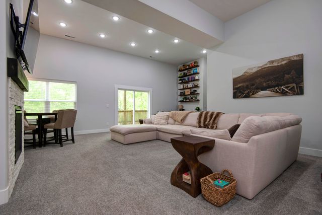 3391 N Wright Wood Avenue, Springfield, MO 65803