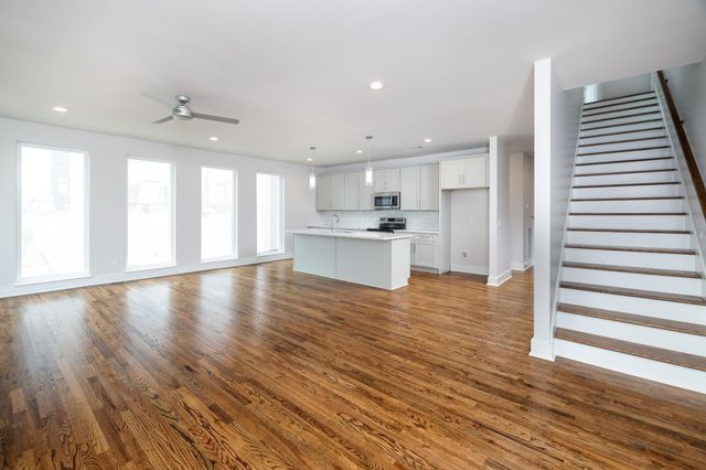 11 Fern Ave, Nashville, TN 37207