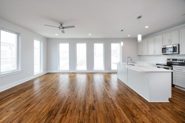 11 Fern Ave, Nashville, TN 37207