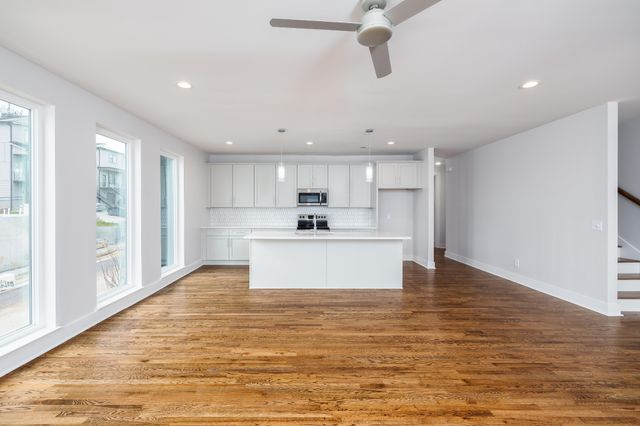 11 Fern Ave, Nashville, TN 37207