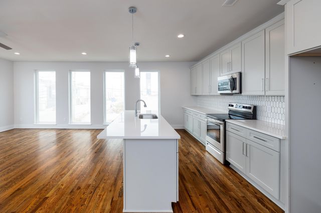 11 Fern Ave, Nashville, TN 37207