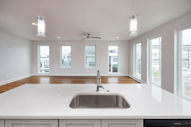 11 Fern Ave, Nashville, TN 37207
