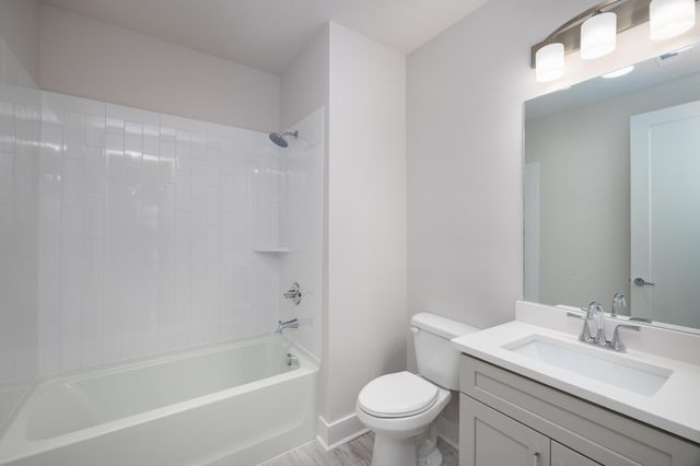 11 Fern Ave, Nashville, TN 37207
