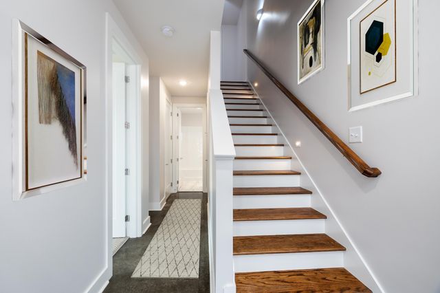11 Fern Ave, Nashville, TN 37207