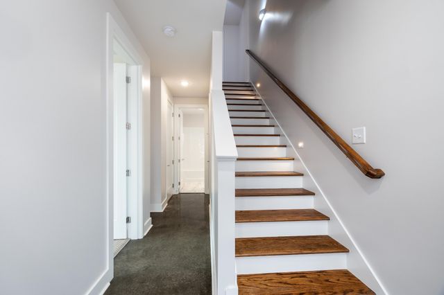 11 Fern Ave, Nashville, TN 37207
