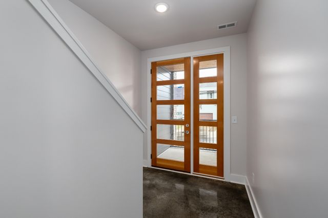 11 Fern Ave, Nashville, TN 37207