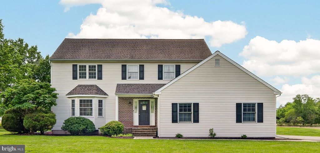 4 MOSES LN, SCHWENKSVILLE, PA 19473 — exterior