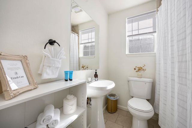 2405 La Casa DR A, Austin, TX 78704