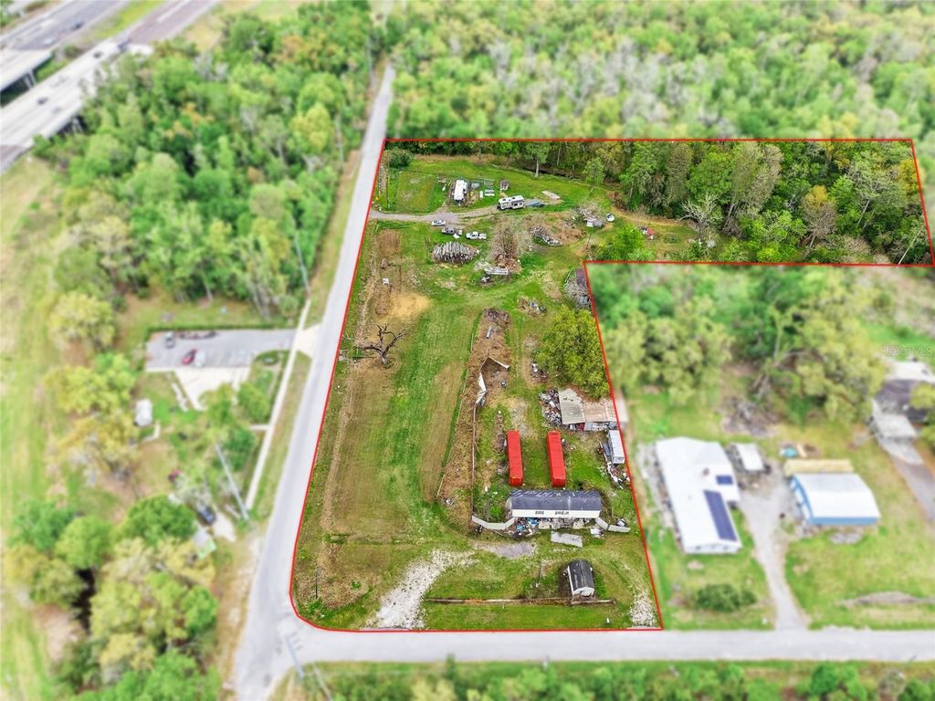 Image 8 of property listing at 9014 122 AVENUE, Tampa, FL 33637
